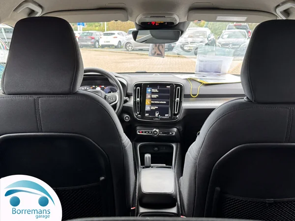 Volvo XC-40 (2020) — foto 12 van 44