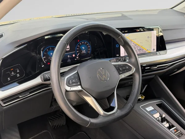 VOLKSWAGEN Golf VIII SW (2024) — foto 2 van 19