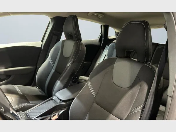 Volvo V40 (2019) — foto 29 van 29