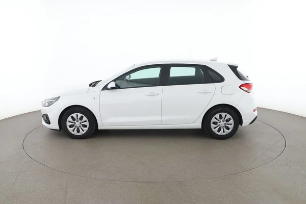 Hyundai i30 (2023) — foto 9 van 16