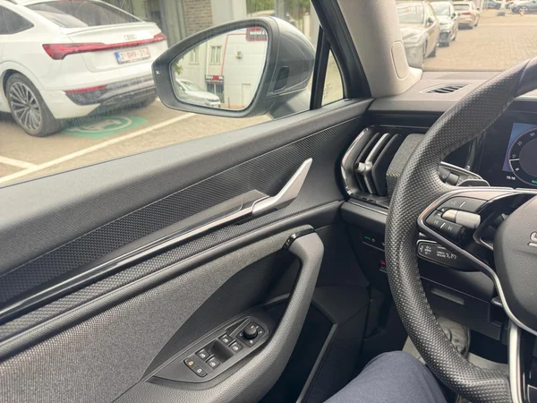 SKODA Kodiaq (2025) — foto 7 van 24