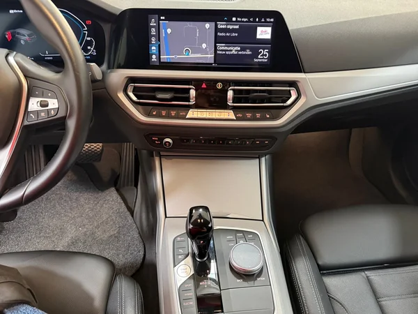 BMW 320 (2022) — foto 13 van 30