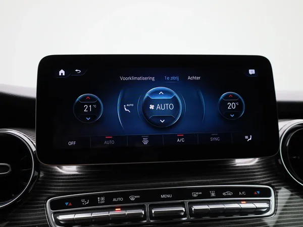 Mercedes-Benz EQV (2023) — foto 16 van 48