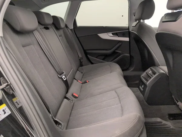 Audi A4 sw (2022) — foto 2 van 35