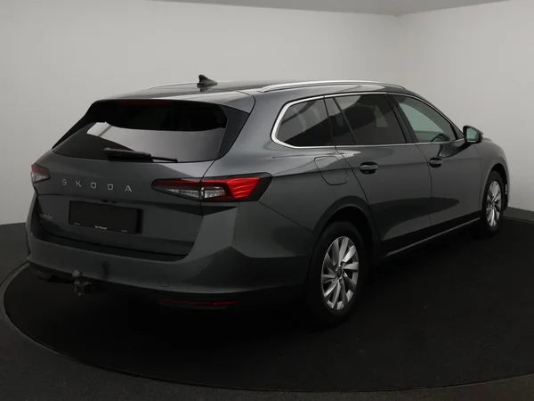 SKODA Superb SW (2025) — foto 31 van 31