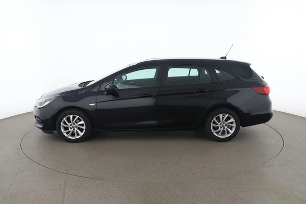 Opel Astra (2020) — foto 9 van 16