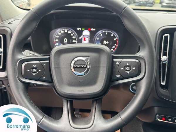 Volvo XC-40 (2022) — foto 24 van 40