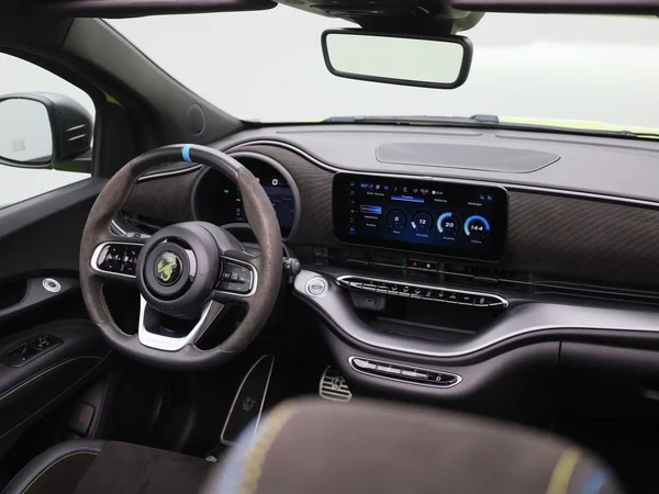 Fiat 500C (2023) — foto 33 van 48