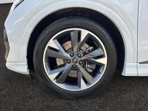AUDI Q4 e-tron (2024) — foto 14 van 22