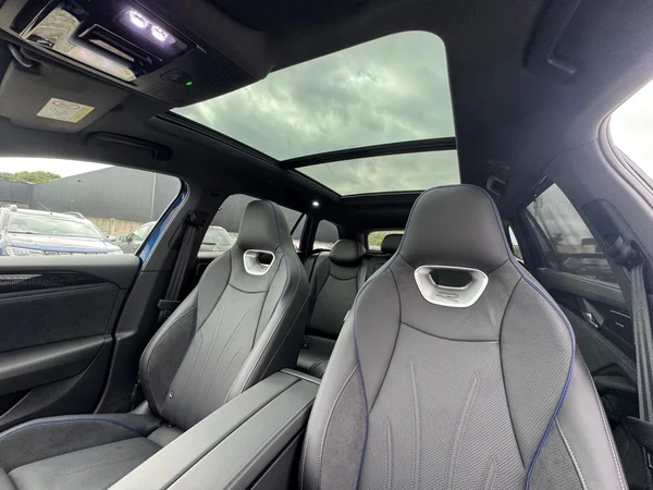 VOLKSWAGEN Passat Variant eHybrid (PHEV) (2026) — foto 2 van 18