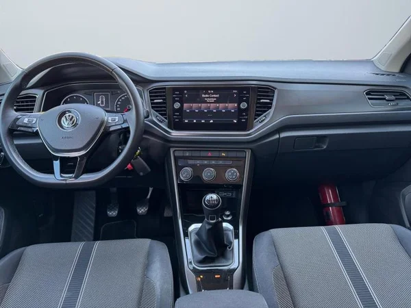 VOLKSWAGEN T-Roc (2019) — foto 8 van 30