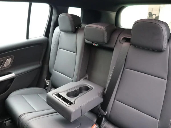 Mercedes-Benz GLB (2026) — foto 6 van 36