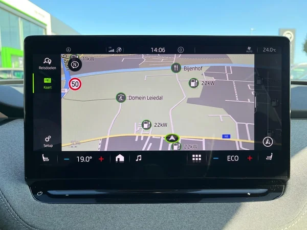 SKODA Enyaq (2023) — foto 4 van 22