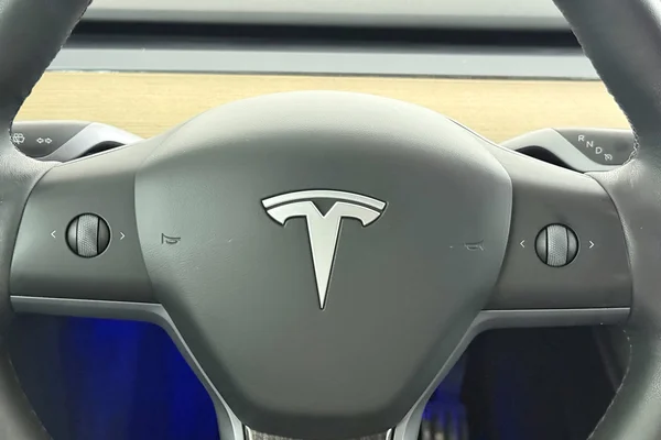 Tesla Model 3 (2023) — foto 5 van 36