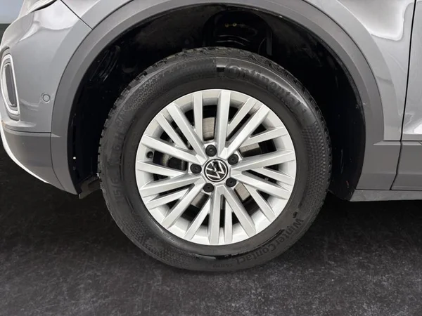 VOLKSWAGEN T-Roc (2024) — foto 2 van 24