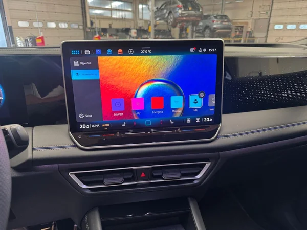VOLKSWAGEN Tiguan (2025) — foto 15 van 24