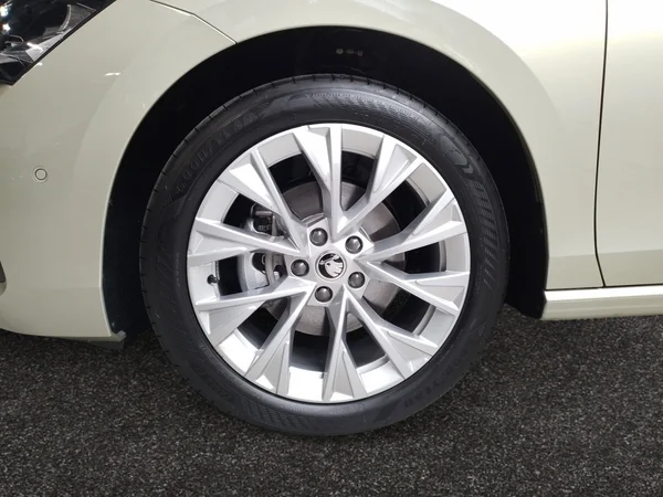SKODA Superb Combi (2024) — foto 10 van 15