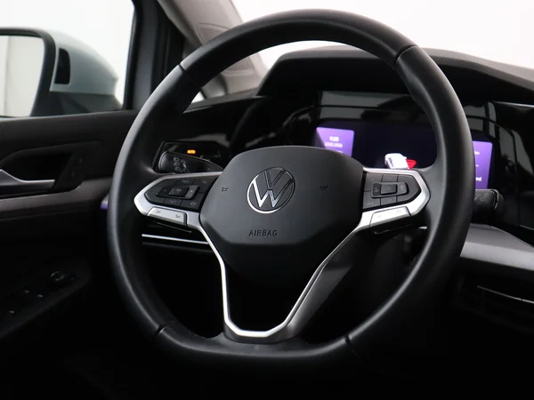 VOLKSWAGEN Golf (2024) — foto 14 van 27