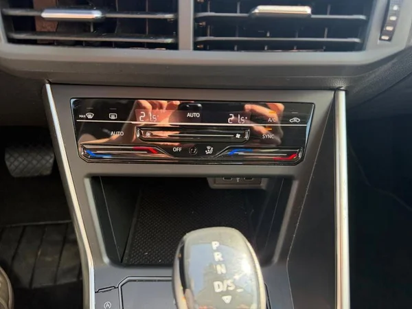 VOLKSWAGEN Polo (2023) — foto 17 van 32
