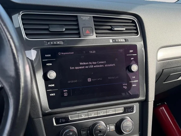 VOLKSWAGEN Golf VII (2019) — foto 8 van 19