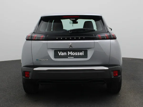 Peugeot e-2008 (2023) — foto 39 van 43