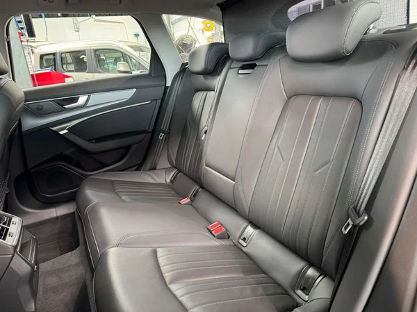 Audi A6 Avant (2019) — foto 14 van 17