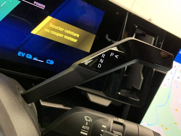 Renault Rafale E-TECH (HEV) (2026) — foto 8 van 24