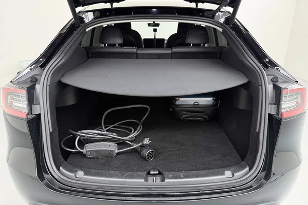 Tesla Model 3 (2023) — foto 16 van 36