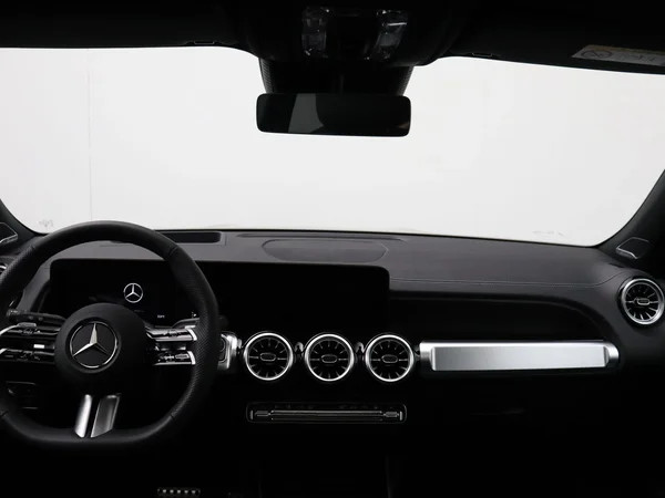 Mercedes-Benz EQB (2025) — foto 18 van 32