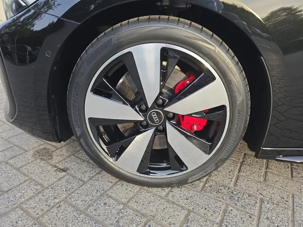 AUDI A5 Avant e-hybrid (PHEV) (2026) — foto 6 van 19