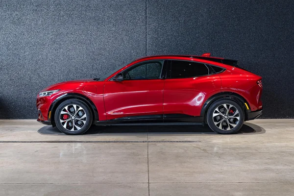 Ford Mustang Mach-E (2024) — foto 32 van 37