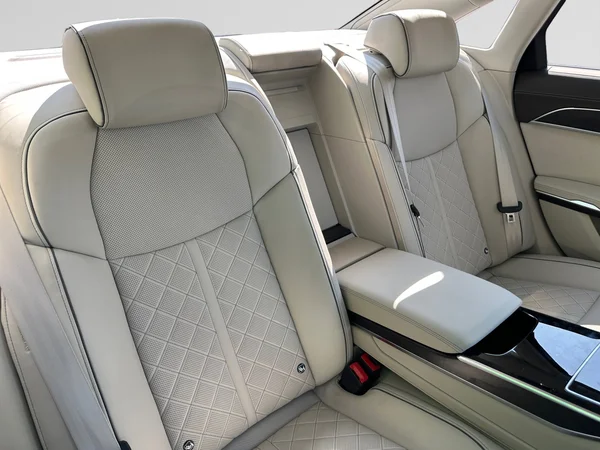 AUDI A8 PHEV (2023) — foto 13 van 24