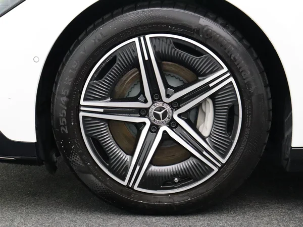 Mercedes-Benz EQE (2024) — foto 32 van 34