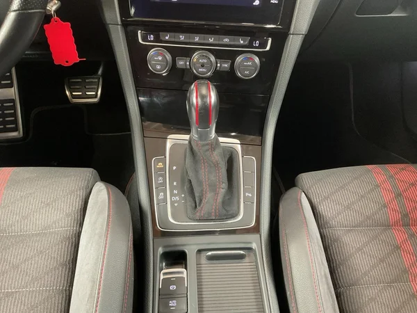 VOLKSWAGEN Golf VII GTI (2019) — foto 3 van 22