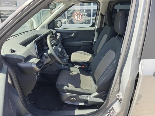 Ford Tourneo Courier (2025) — foto 18 van 18