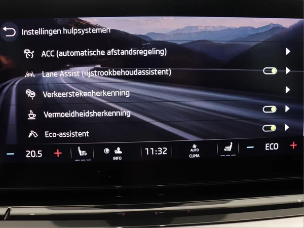 SKODA Octavia Combi PHEV (2024) — foto 4 van 15