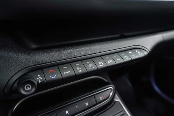 Jeep E-Avenger (2024) — foto 19 van 74