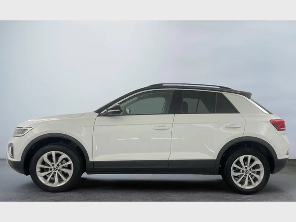 Volkswagen T-Roc (2023) — foto 10 van 15