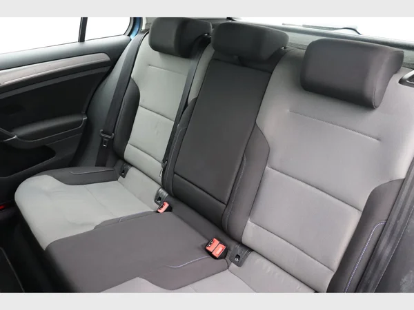 VOLKSWAGEN e-Golf (2016) — foto 13 van 24