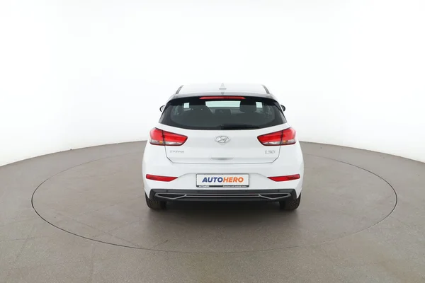 Hyundai i30 (2023) — foto 11 van 16