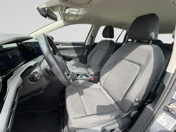 VOLKSWAGEN Golf VIII SW (2023) — foto 22 van 25