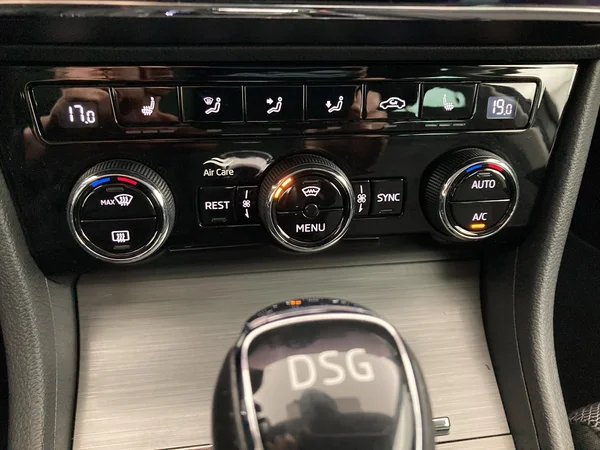 SKODA Superb Combi (2021) — foto 14 van 36