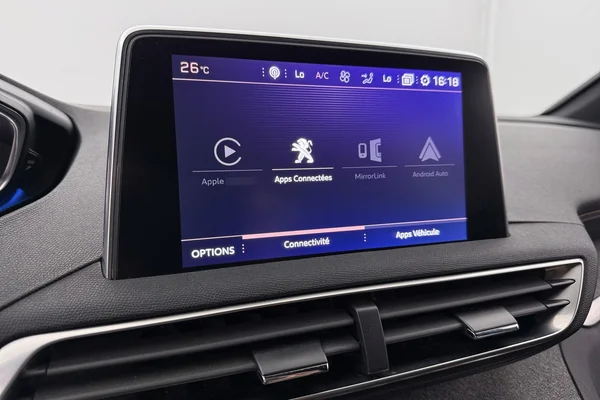 Peugeot 3008 (2018) — foto 14 van 36