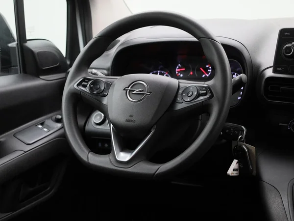 Opel Combo Life (2022) — foto 4 van 34