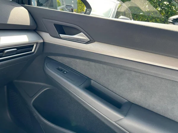 VOLKSWAGEN Golf VIII (2026) — foto 2 van 24