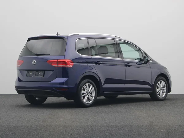 VOLKSWAGEN Touran (2022) — foto 12 van 21