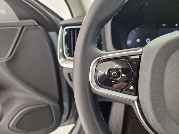 Volvo V60 (2024) — foto 3 van 16