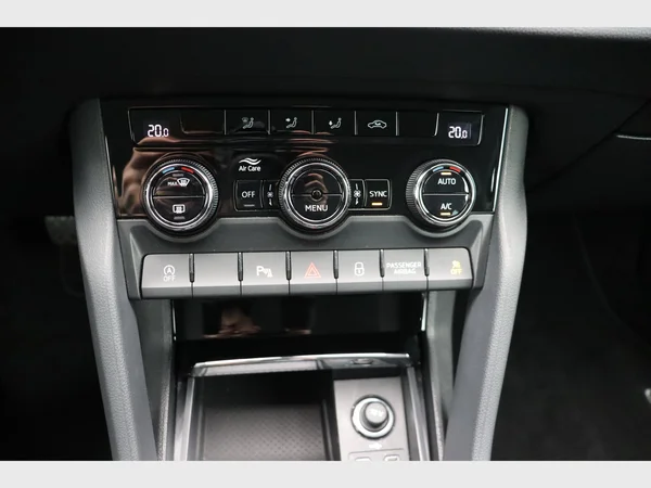 SKODA Karoq (2022) — foto 3 van 26