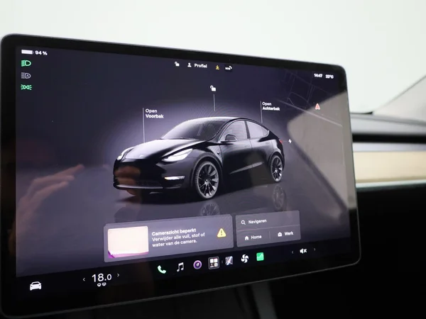 Tesla Model Y (2023) — foto 8 van 39