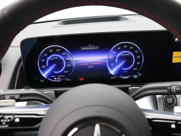 Mercedes-Benz EQB (2026) — foto 3 van 27